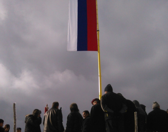 Ponovo se vijori srpska trobojka