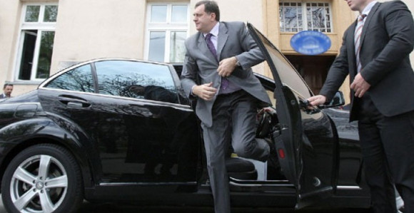 Za Dodikov vozni park 400 hiljada KM 