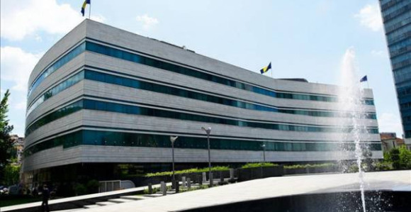 Topli obrok sada osam maraka 