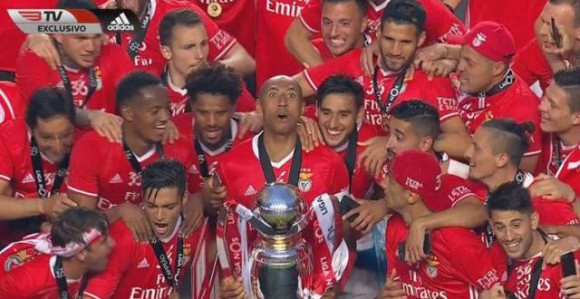 POR: Benfiki 36. titula, Fejsi deseta!