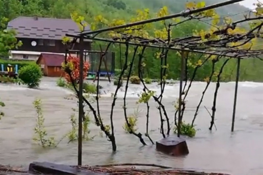 У Хрватској расту водостаји ријека