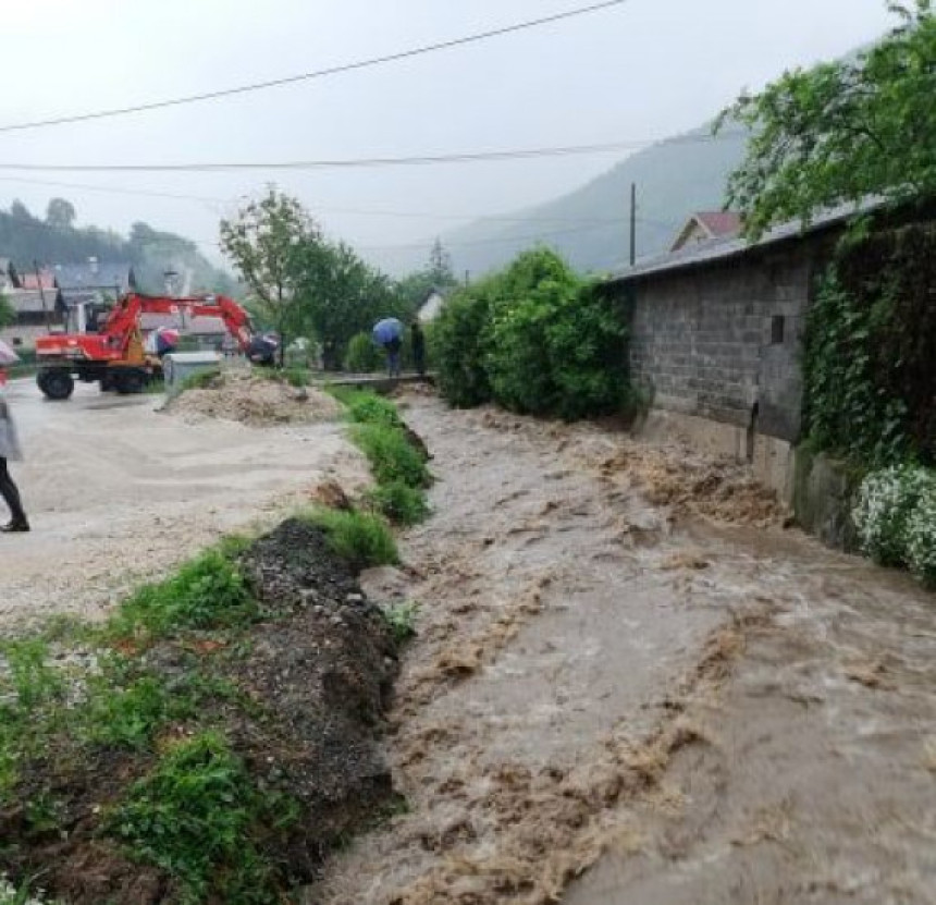 Dječak upao u nabujali potok