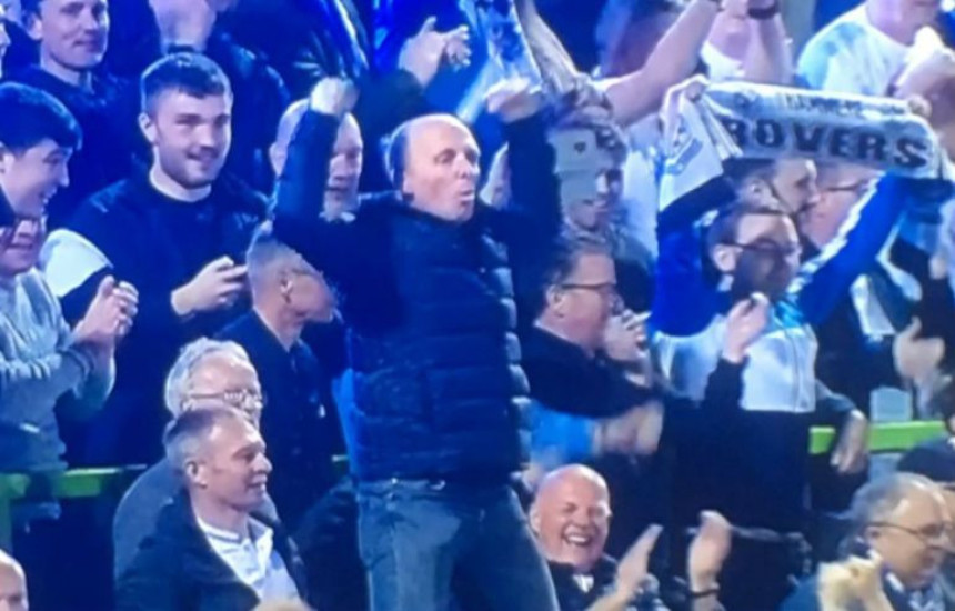 Hit: Pogledajte kako Majk Din vodi navijanje!