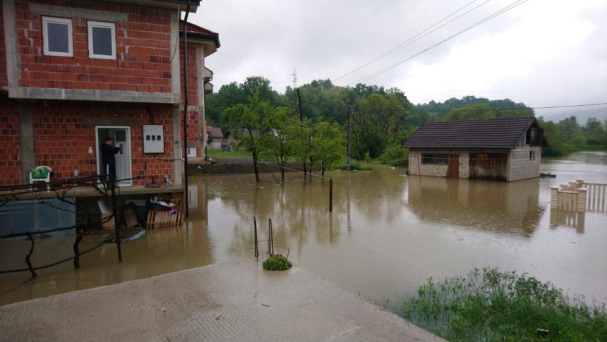 Челинац: Стотину кућа под водом