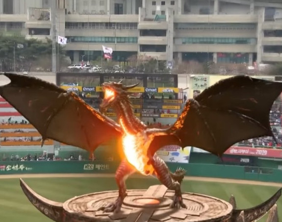 Spektakl: Zmaj na bejzbol utakmici! 