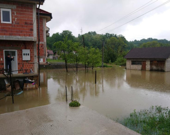 Челинац: Стотину кућа под водом