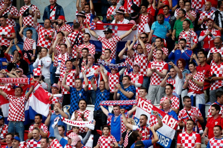 Видео: Е, ово се зове ХИТ ХИТОВА! Хрвати славе уз УЖИЧКО КОЛО!!!