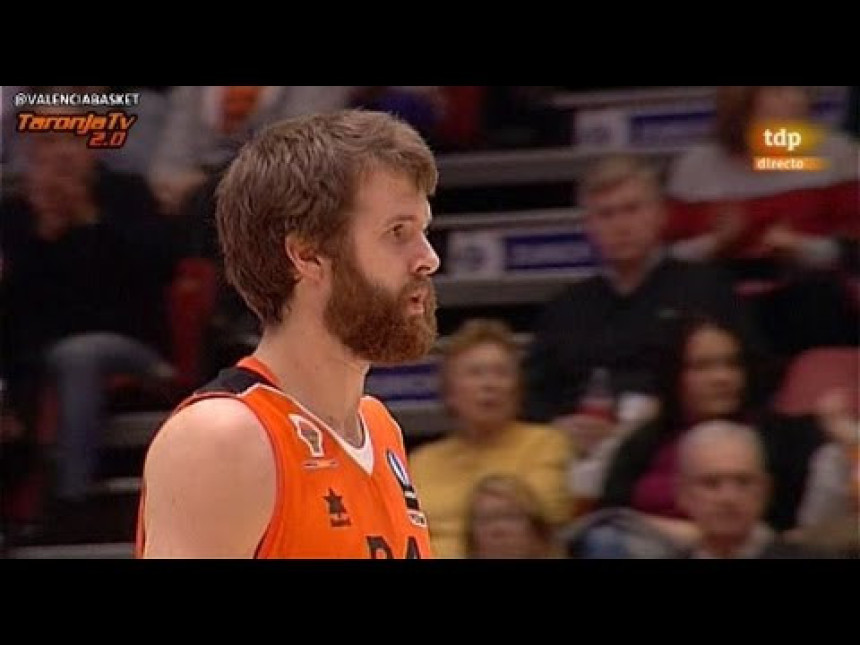 Video: Ovo je najružniji izbačaj svjetske košarke! Izgleda očajno, ali cijepa mrežicu!