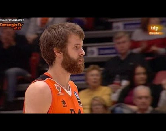 Видео: Ово је најружнији избачај свјетске кошарке! Изгледа очајно, али цијепа мрежицу!
