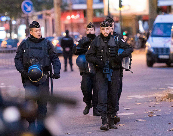 ID organizovala napad na policajca u Parizu