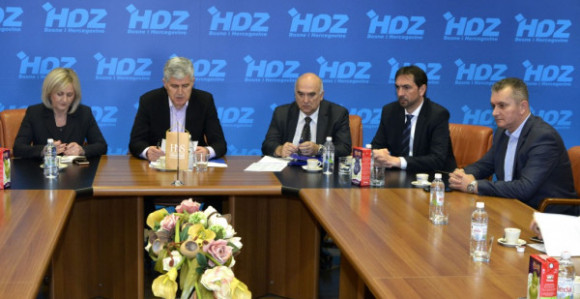Raspada se HNS zbog Čovića