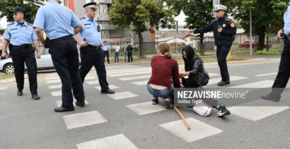 Pješaci na kratko blokiraju ulice