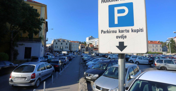Pretukao trudnicu zbog parkinga