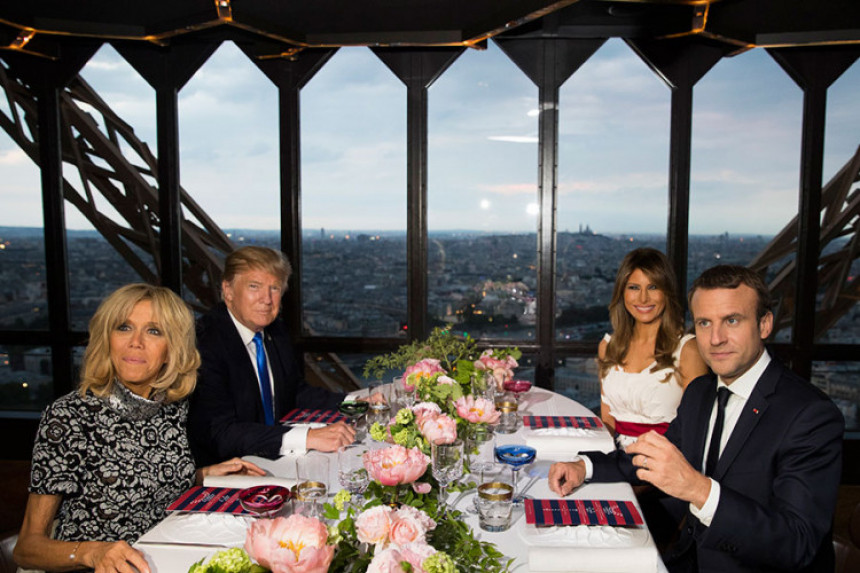 Трамп и Макрон на Ајфеловој кули