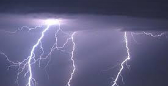 Troje povrijeđeno od udara groma 