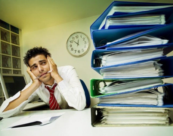 Zavod plaća poslušnike vlasti?!