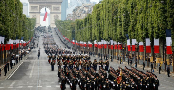 Макрон показује "европску војску"