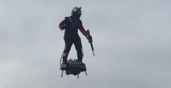 "Летец́и човјек" поред Макрона