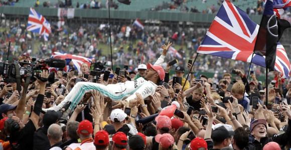 F1: Hamilton letio, Fetelova početnička greška!