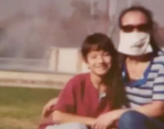 Godinama maskom sakrivala život