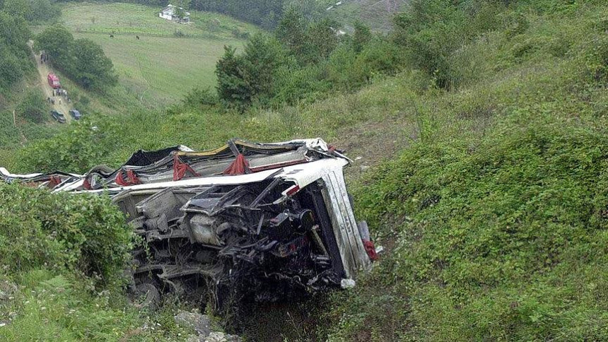 Krenuli na svadbu, prevrnuo se autobus