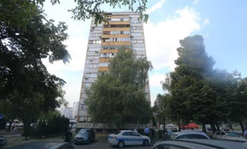 Psihijatar se bacio sa balkona