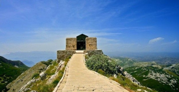 Lovćen: Vatra blizu Mauzoleja