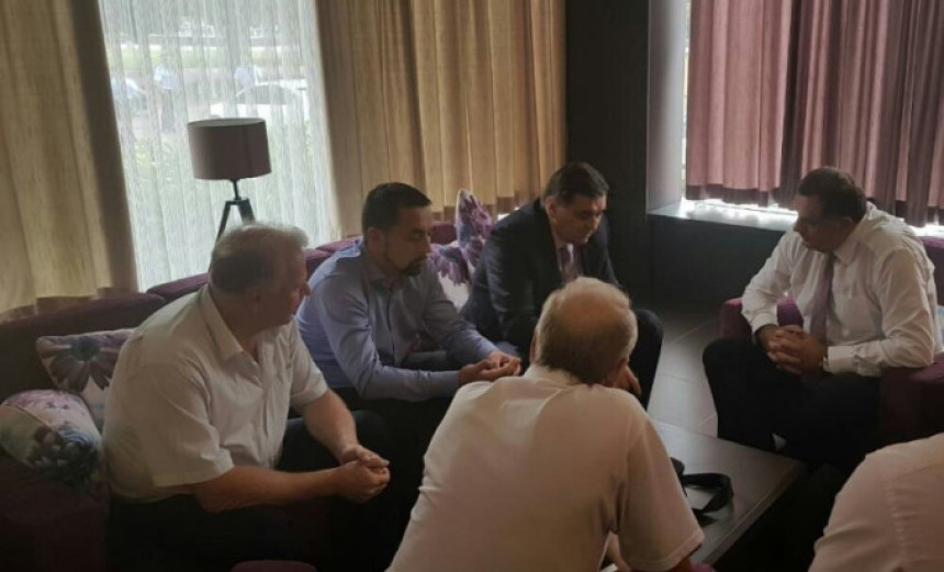 Približava li se opozicija Dodiku?