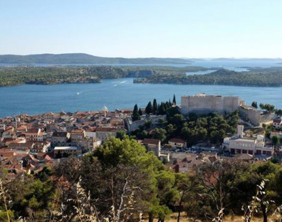 Probušene gume i ustaški simboli