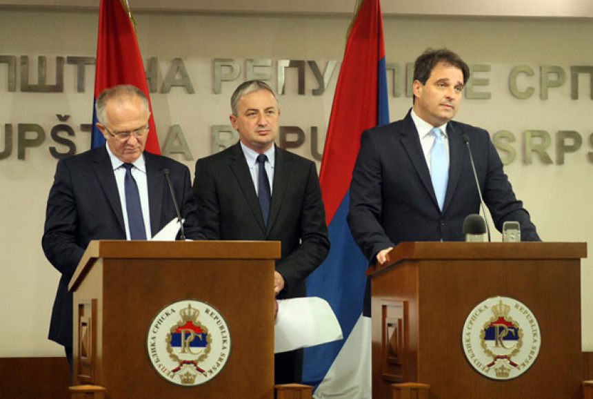 Министар Лукач да поднесе оставку