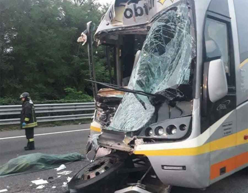 Аутобус с ученицима из БиХ имао несрећу у Италији, возач погинуо
