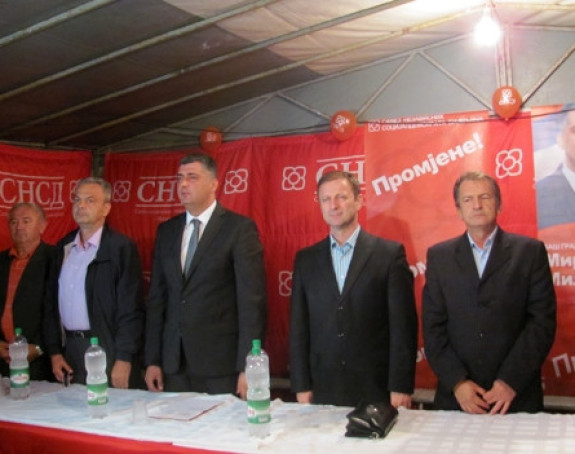 SNSD s obrazom dolazi u Pučile