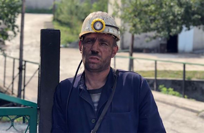 Rudar spreman na sve, samo da zadrži posao