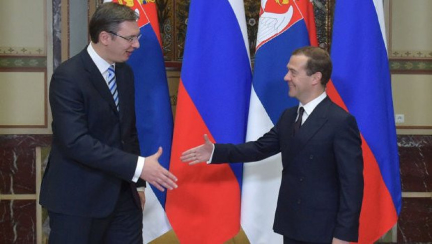 Vučić poslao specijalni poklon Medvedevu