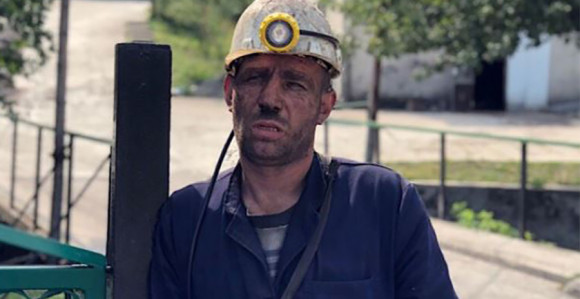 Rudar spreman na sve, samo da zadrži posao