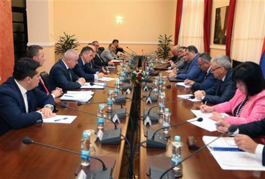 Sastanak kod Dodika bez opozicije