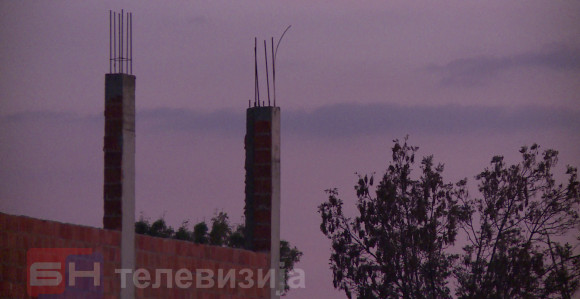 Dvorovi: Radnici pali sa skele