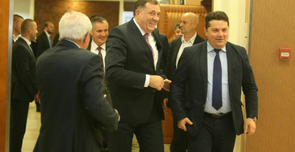 Novi ''papci'' na političkoj pijaci