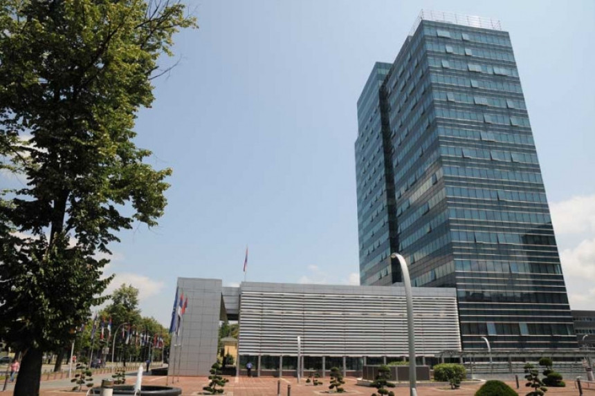 Vlada Srpske dozvolila da direktori primaju platu mimo zakona