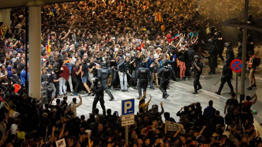 Сукоб полиције и демонстраната у Барселони 