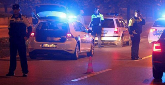 Pucao na sina zbog veze sa suprugom