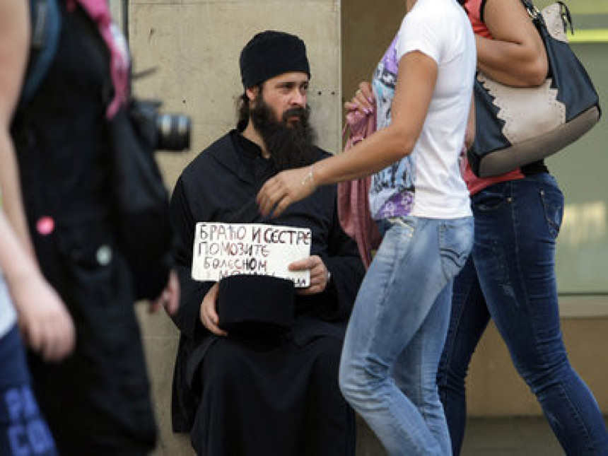 Bolestan monah prosi u Knez Mihajlovoj ulici!