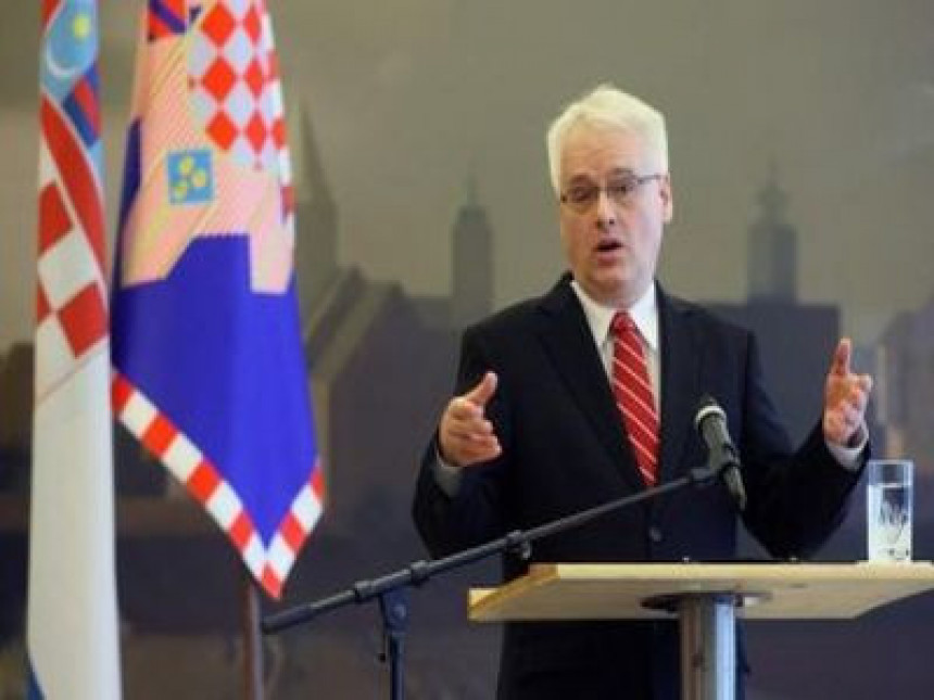Josipović neće da mjenja Ustav