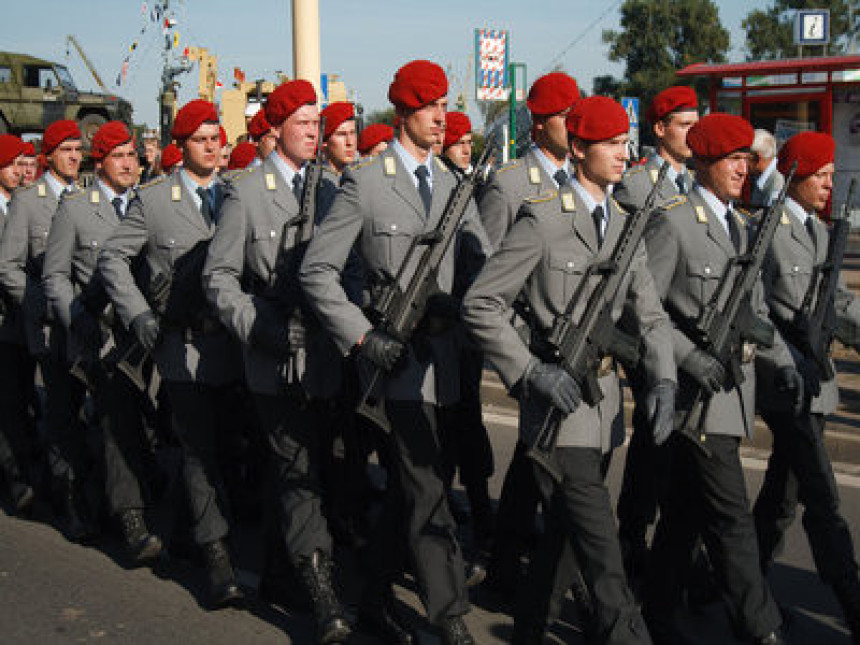 Njemačka vojska krcata nacistima i islamistima!