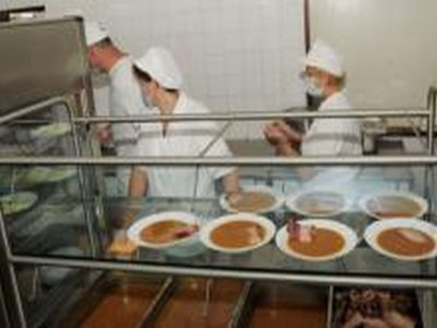 Kuvarica kriva za trovanje studenata