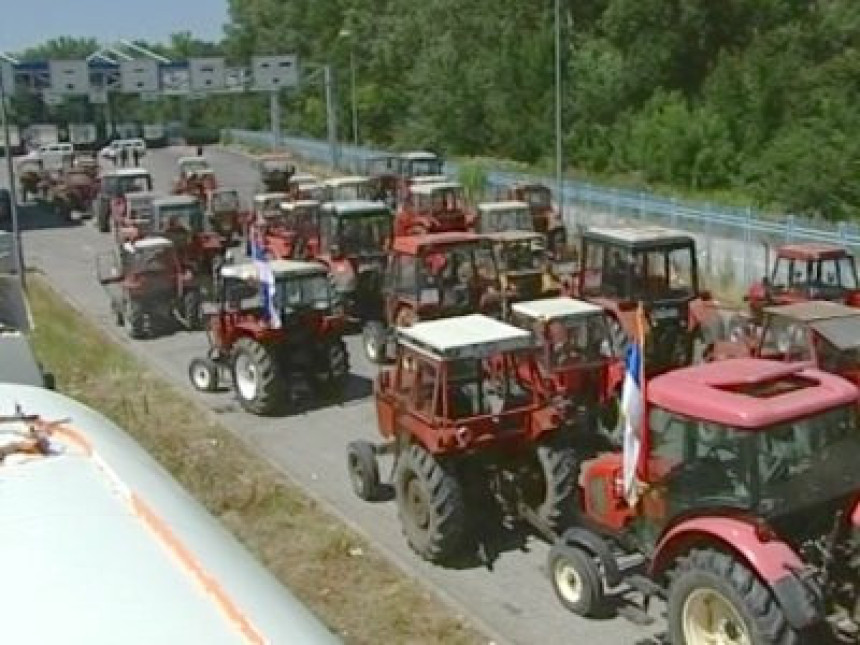 Деблокиран теретни саобраћај на Рачи (ВИДЕО)