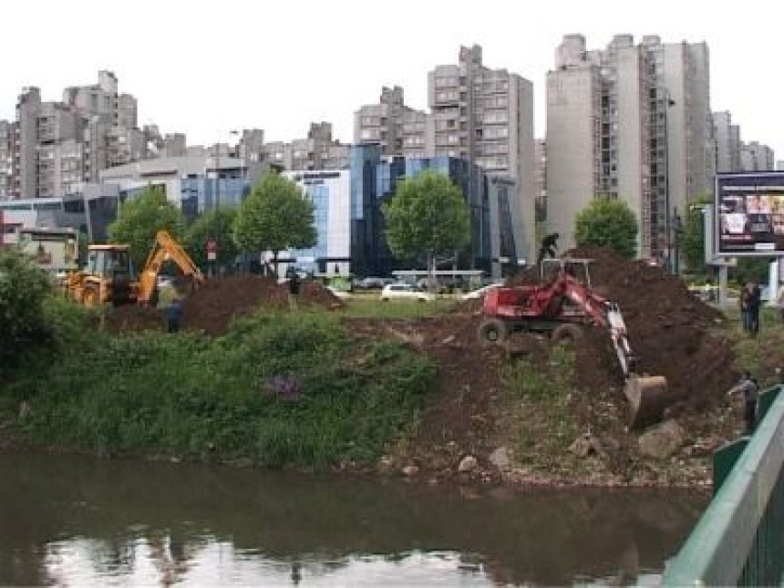 Protest zbog zabrane prisustva ekshumaciji