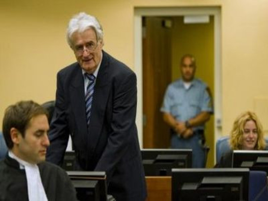 Karadžić zatražio pauzu od četiri mjeseca