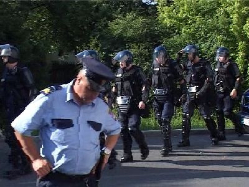 Полиција терором штити Додикове интересе