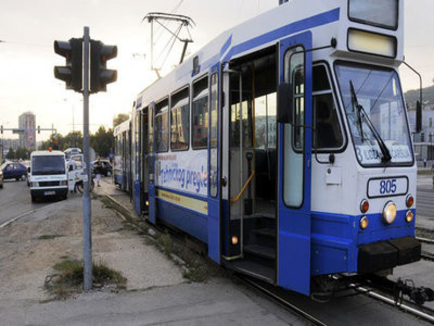U Sarajevu tramvaj iskočio iz šina